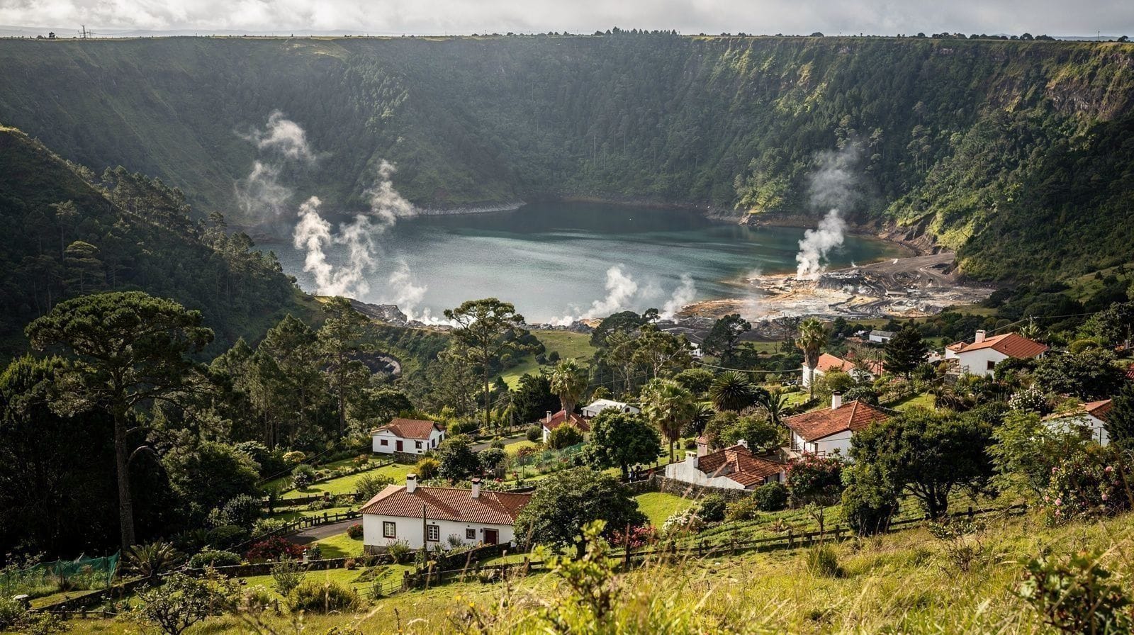 Porque o Cozido das Furnas É Cozinhado Debaixo da Terra, Não ao Lume