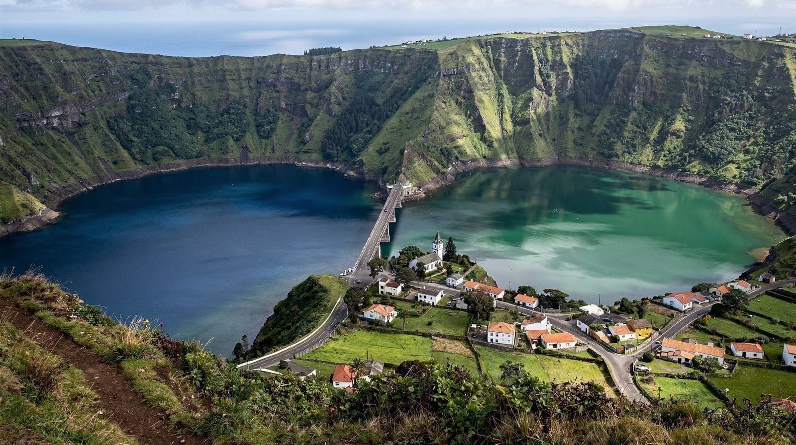 As Duas Cores de Sete Cidades São um Só Lago, Não Dois