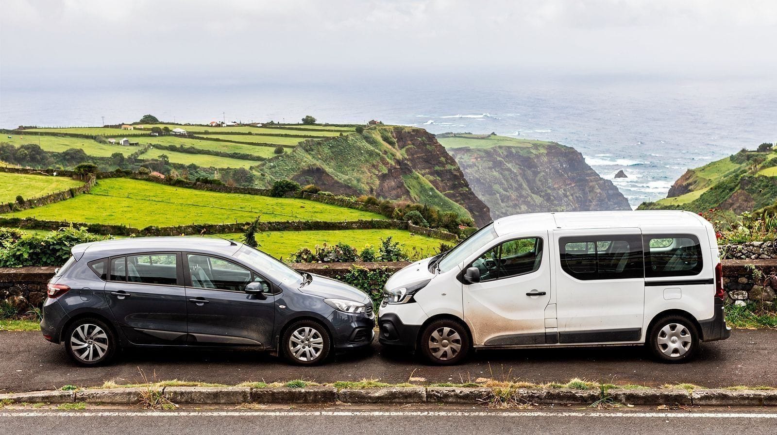 Excursões Guiadas vs Condução Independente em São Miguel