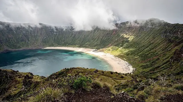 Lagoa do Fogo Hiking Trail: Walking Down to the Crater Lake