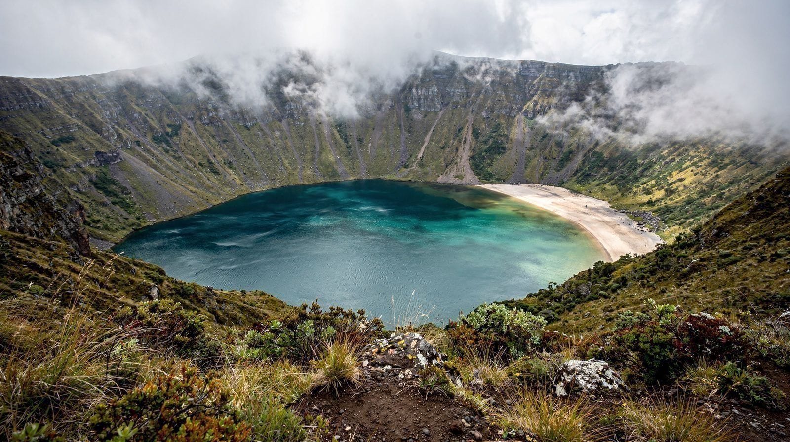 Miradouro da Lagoa do Fogo: Quando as Nuvens Abrem