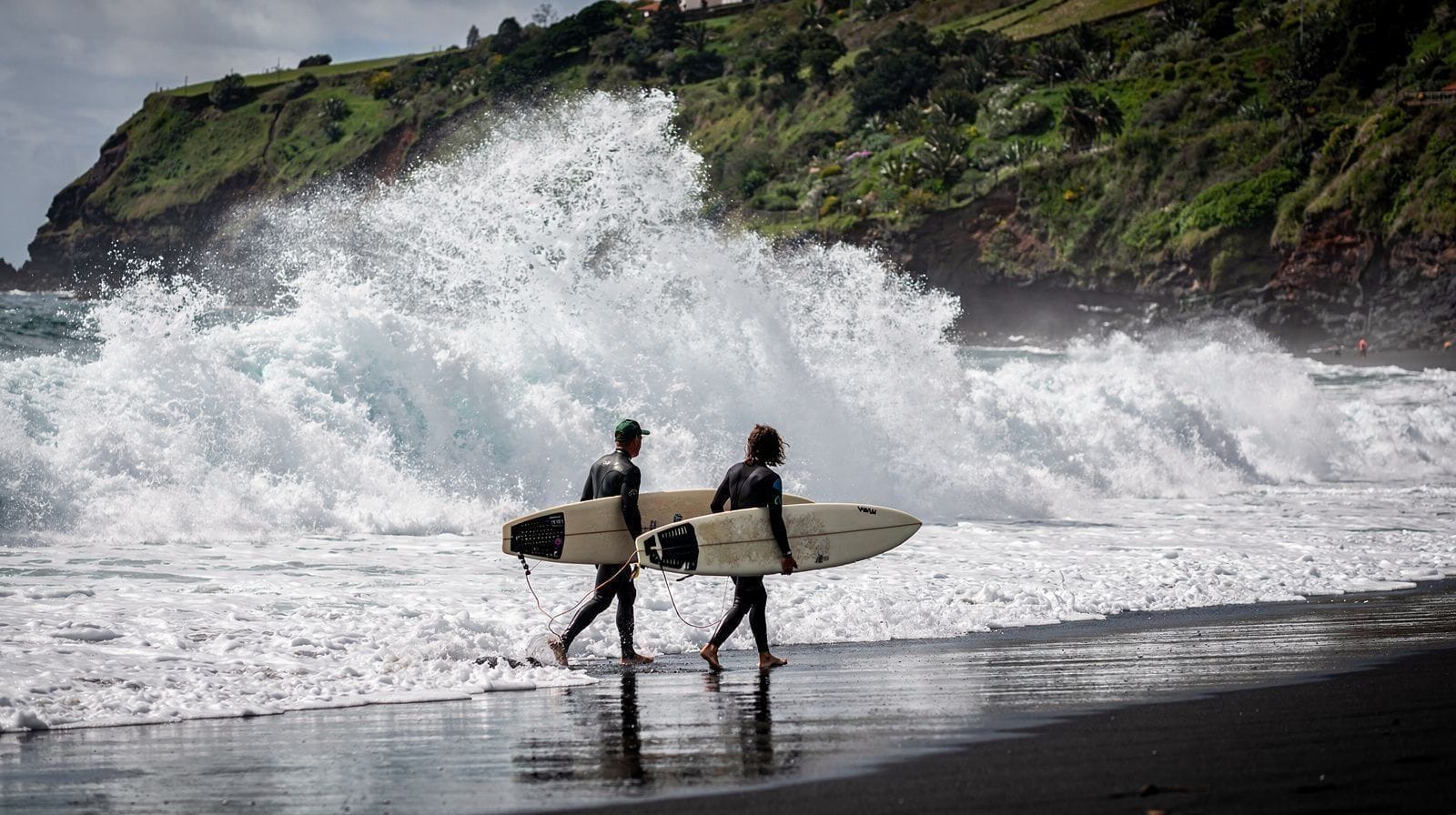 Ribeira Grande: A Sua Base para os Desportos Aquáticos da Costa Norte