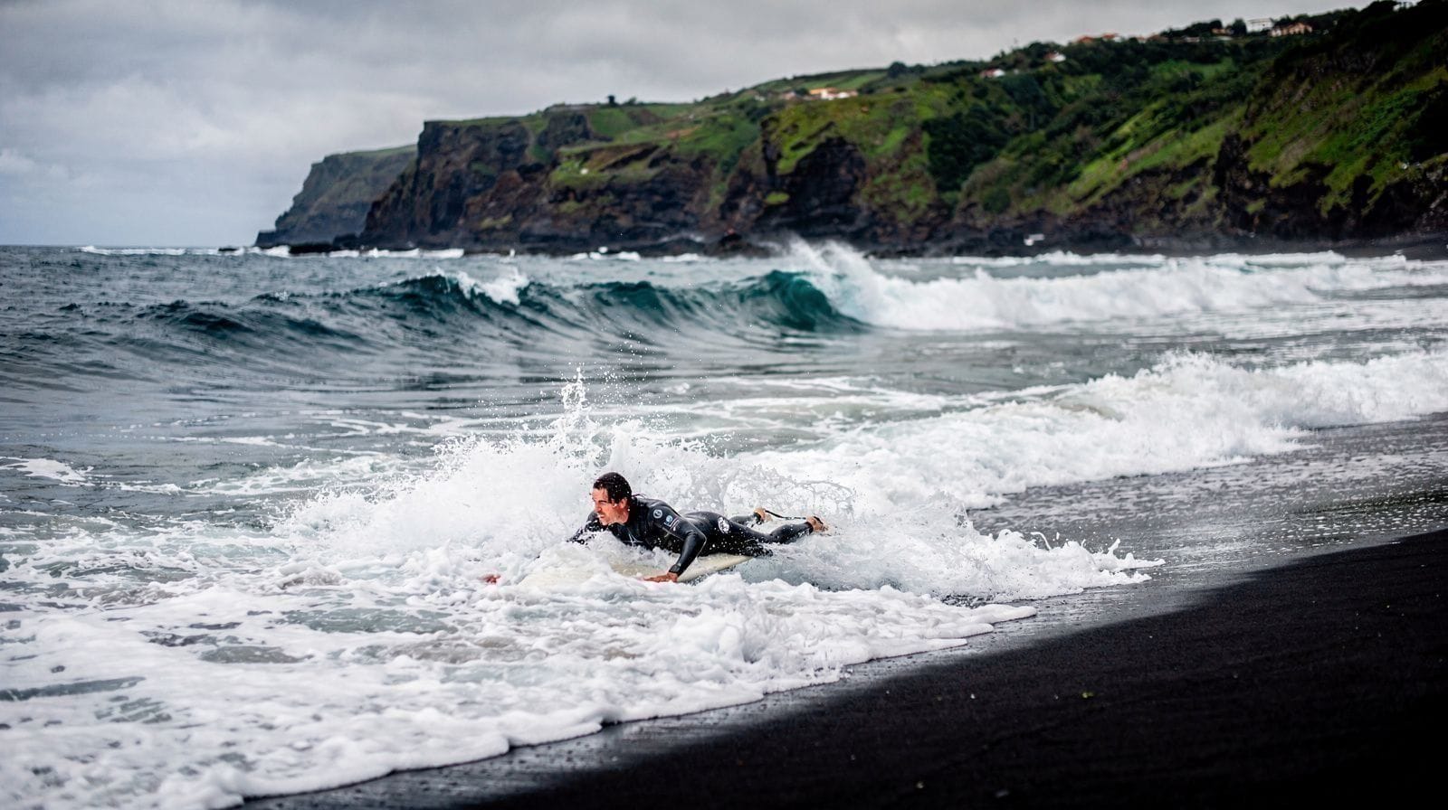 Praia de Santa Bárbara: a Praia de Surf da Costa Norte de São Miguel