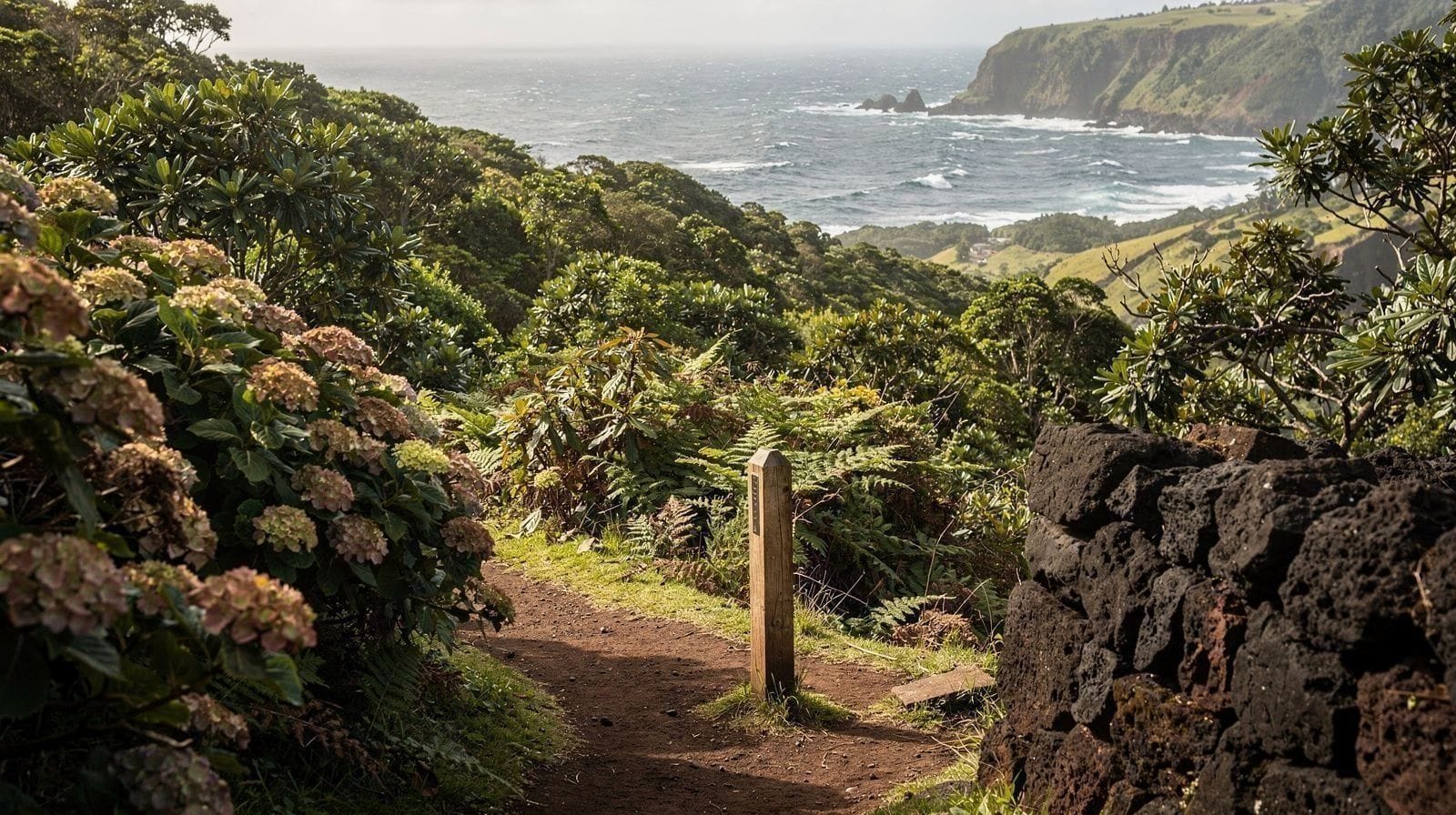 Vila Franca do Campo: O Trilho Costeiro até Nossa Senhora da Paz